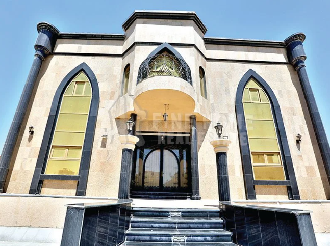 For Sale | Luxury 3Villas Compound | Garden | Majlis | Elevator