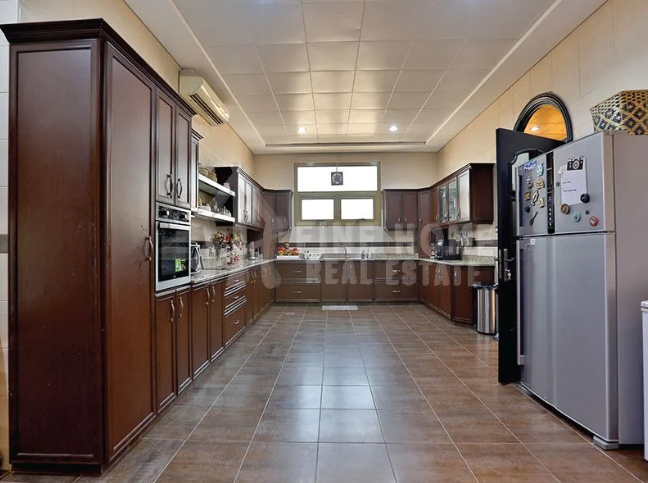 For Sale | Luxury 3Villas Compound | Garden | Majlis | Elevator