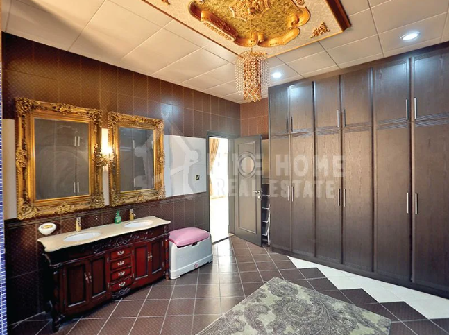 For Sale | Luxury 3Villas Compound | Garden | Majlis | Elevator